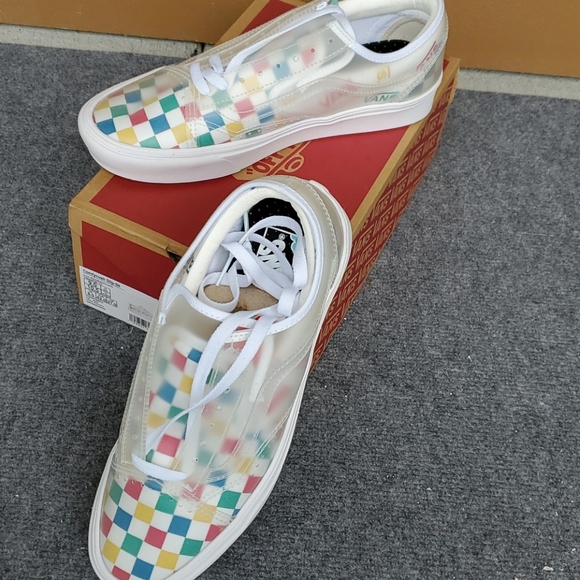Vans - Picture 3 of 4